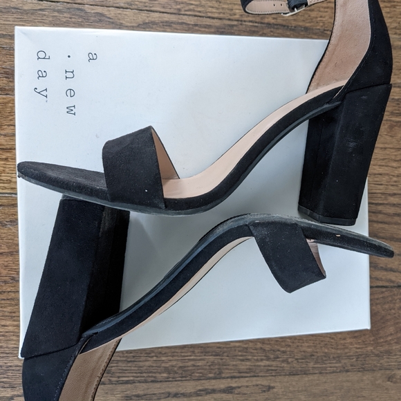 A new day black velvet chunky ankle strap heels - Picture 3 of 3